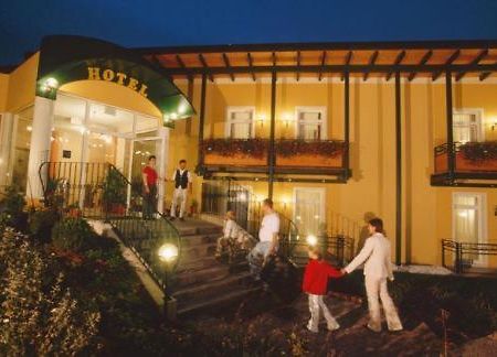 Gasthof Hotel Zum Weinberg Kohfidisch Exterior photo